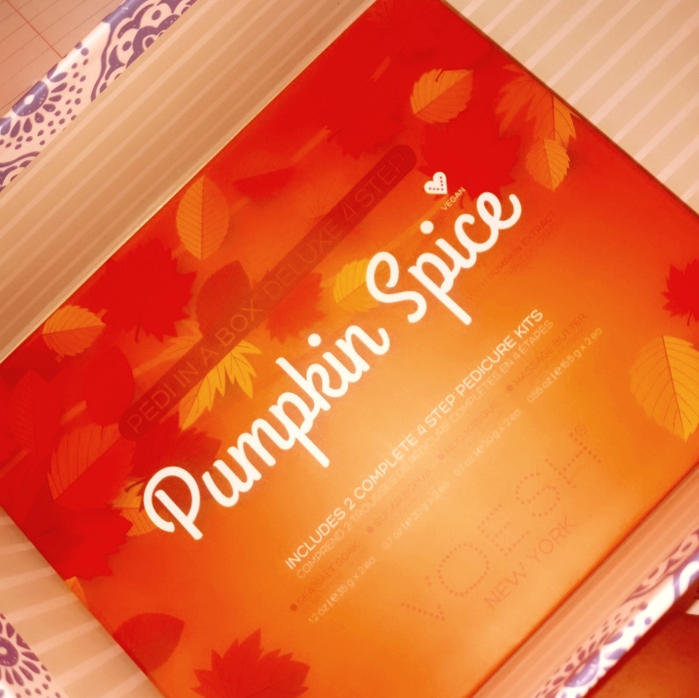 Voesh Pumpkin spice pedicure kit
